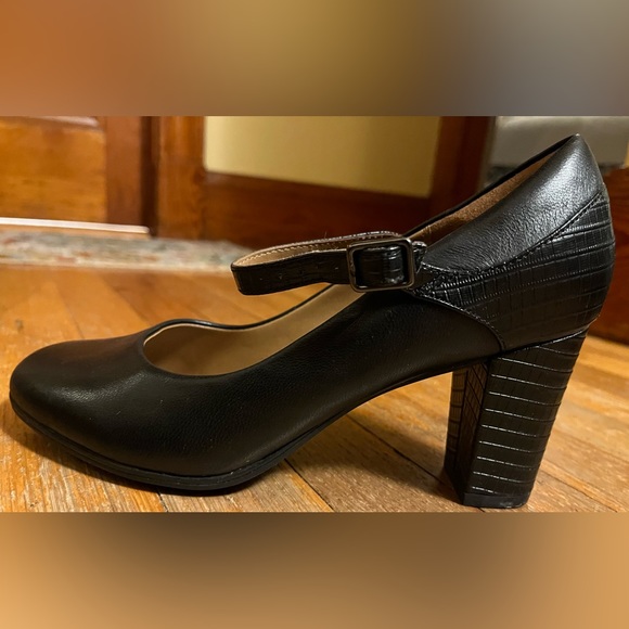 Clarks women’s Mary Jane shoes size 8.5 black leather - Picture 1 of 7